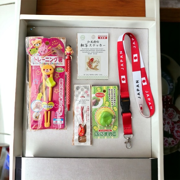 Fun Bundle (Japan) A Sticker, Charm Bell, Lanyard, Bean Toy, Pen & Chopsticks - Picture 9 of 10